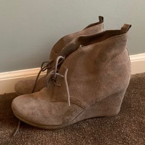 Tan/beige wedges